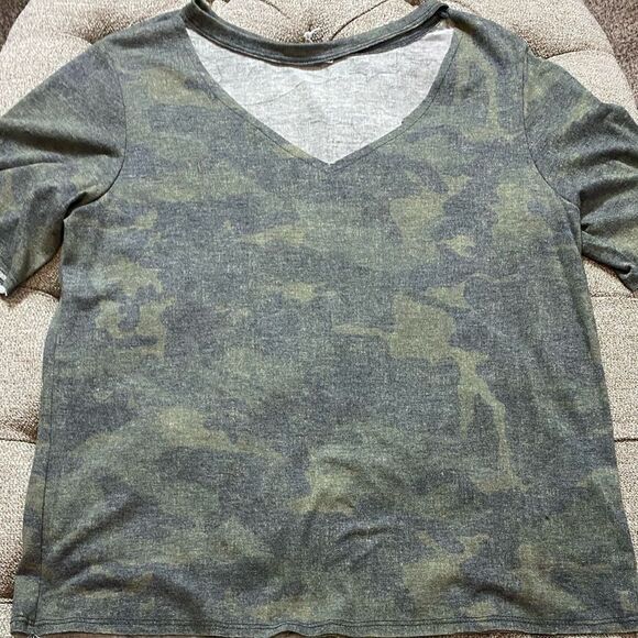 Camo Cutout Tee - Picture 5 of 7